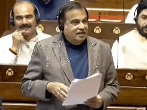 દર વર્ષે 5 લાખ માર્ગ અકસ્માતોમાં 1.8 લાખ મોત:રોજના 493 લોકો મોતને ભેટી રહ્યા, 18-34 વર્ષના યુવાનો વધુ; ગડકરીએ સ્વીકાર્યું- સરકાર મોતની સંખ્યા ઘટાડવામાં સંપૂર્ણપણે સફળ નહીં