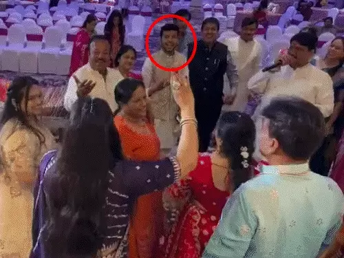 સિયા-કેતનના વેડિંગ ફંક્શનનો VIDEO વાઇરલ:'બસ આજ કી રાત હૈ ઝિંદગી' ગીત પર પરિવાર ઝૂમ્યો હતો; આજે આરોપી ચેતનને કિલ્લે લઈ જવાયો